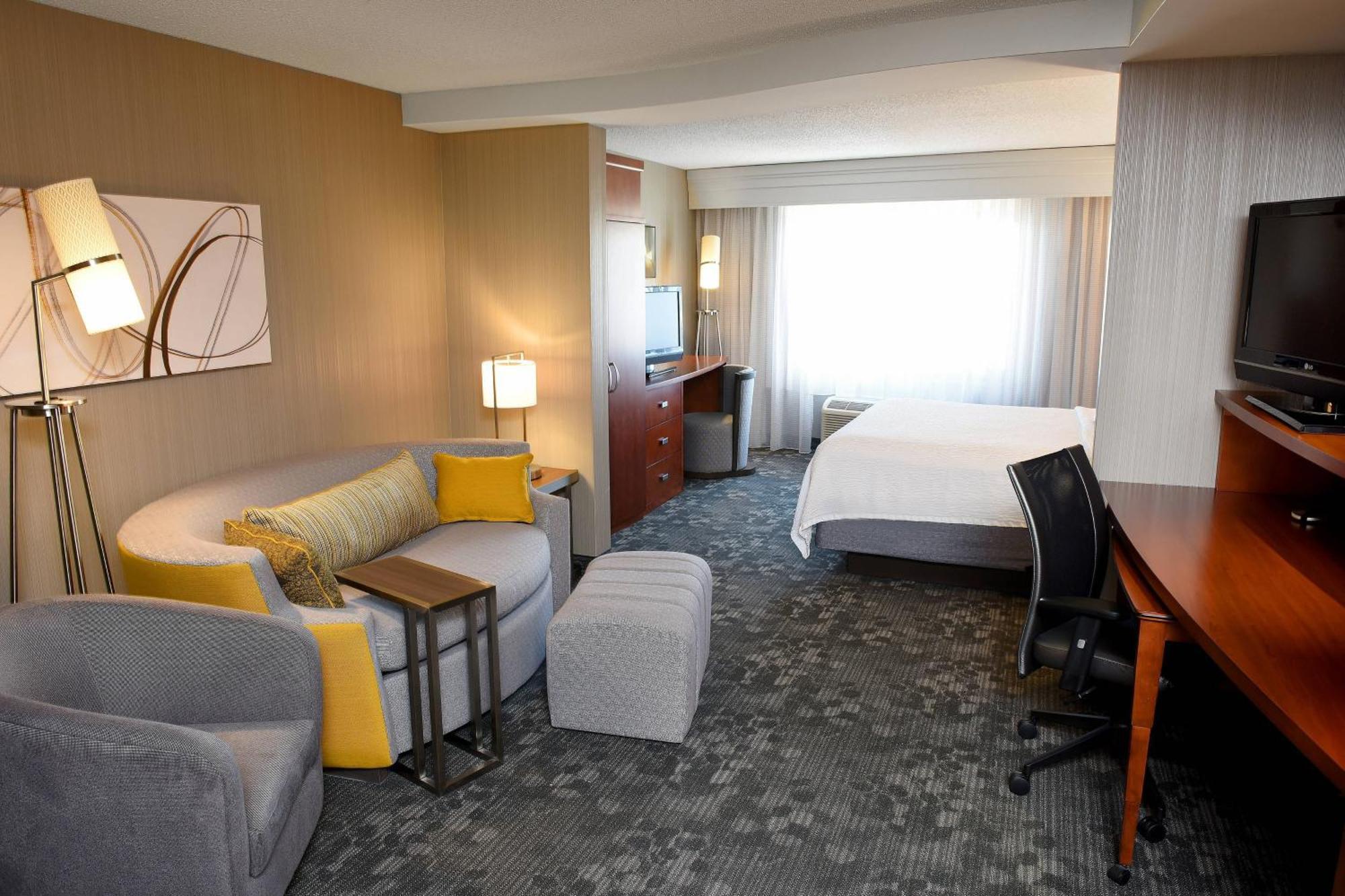Courtyard By Marriott Су-Фолс Экстерьер фото