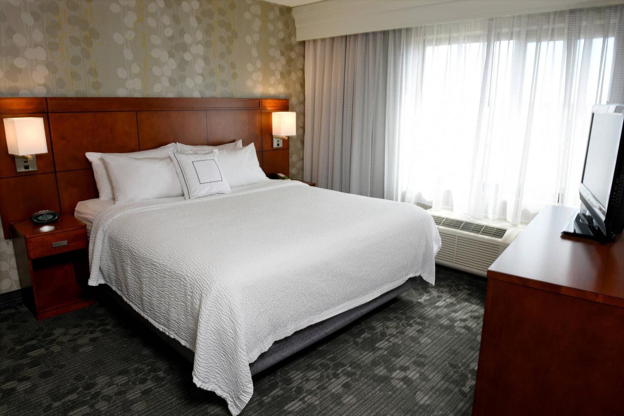 Courtyard By Marriott Су-Фолс Экстерьер фото
